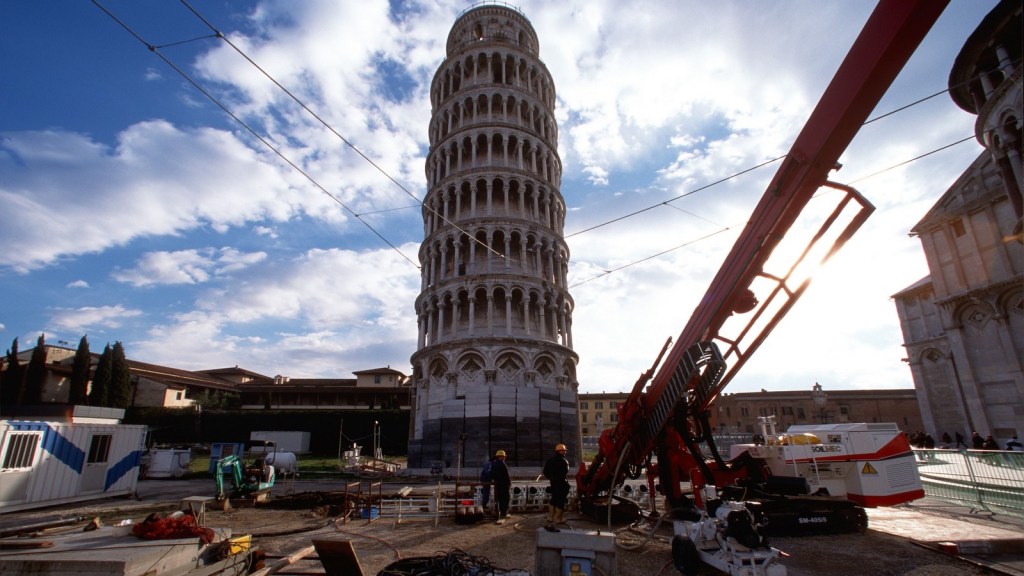 Picture of the leaning tower of Pisa during the renovation project with the individual cranes and tethers shown