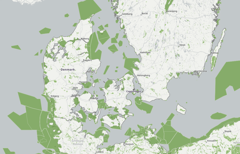 The distribution of Natura 2000 areas across Denmark marked with green.